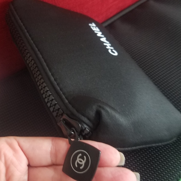 CHANEL Black Zippered Neoprene Cosmetic Clutch Bag Pouch - Picture 3 of 9